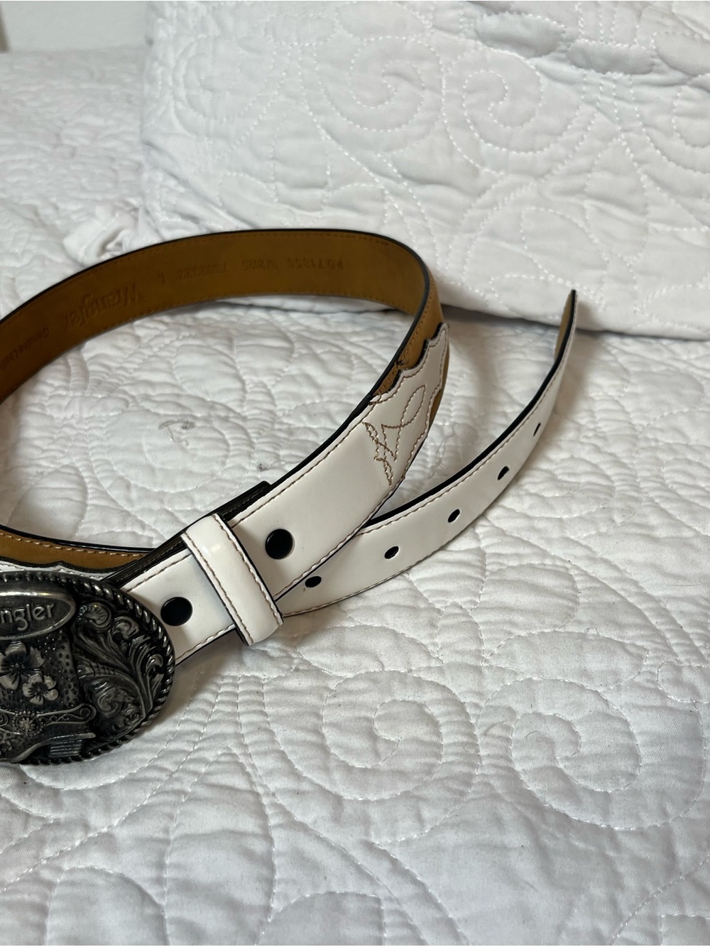 Wrangler White and Tan Western Belt with Ornate Silver Buckle - Picture 3 of 9